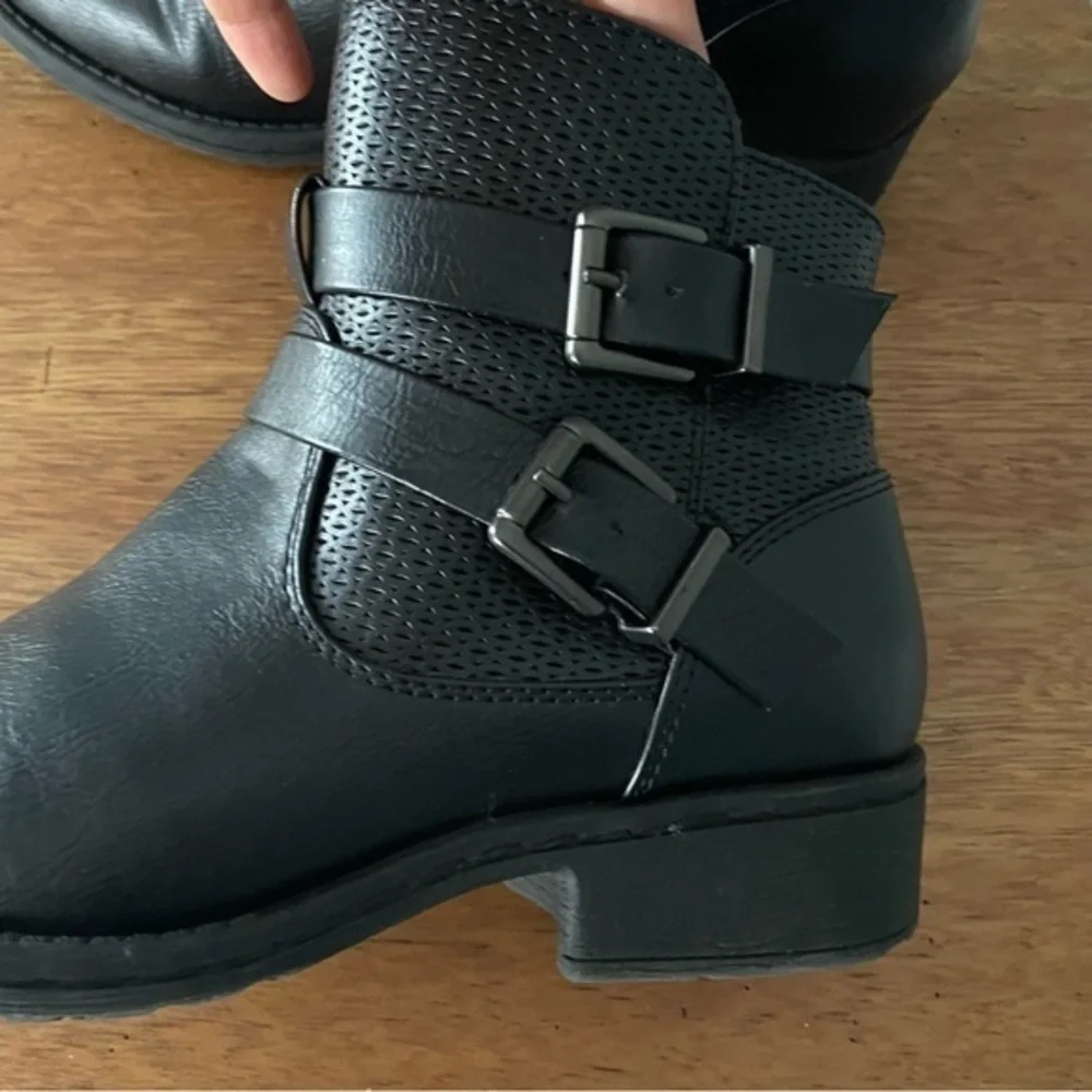 Bass Ankle Boots -SABRINA